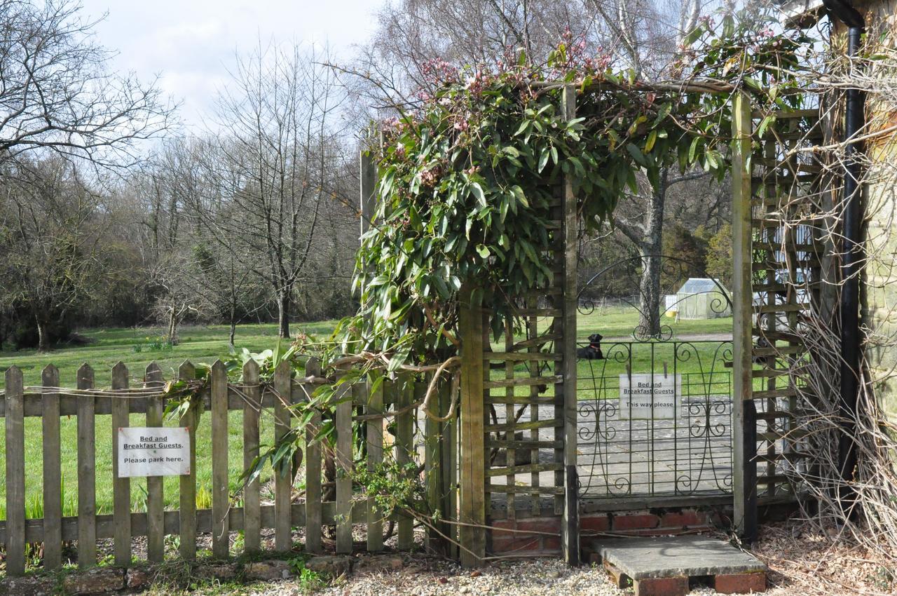 Wadhurst Little Tidebrook Farm Bed & Breakfast エクステリア 写真